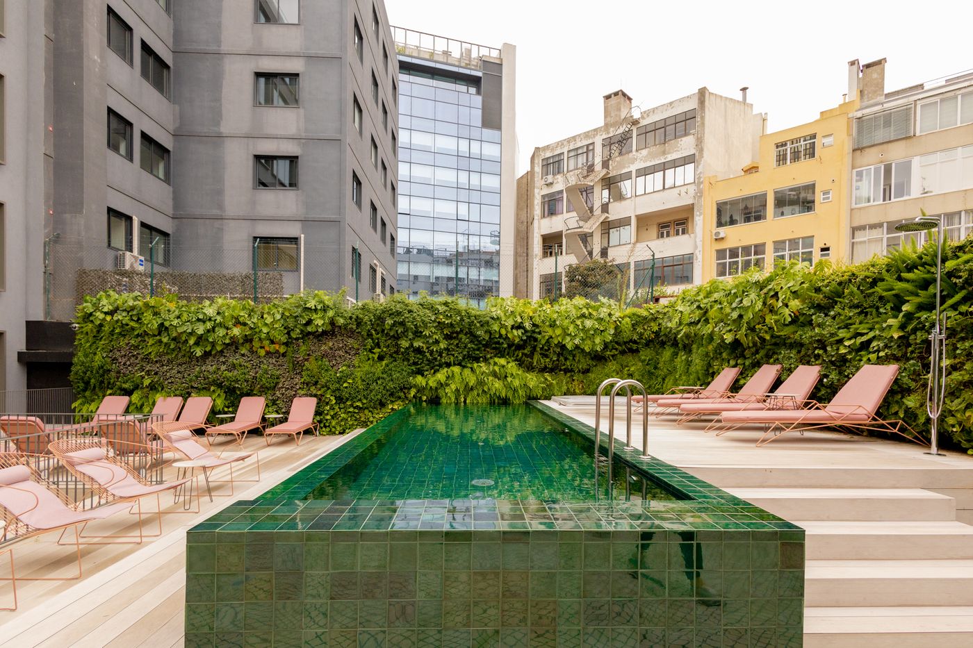 Luster-Hotel-Pool-67