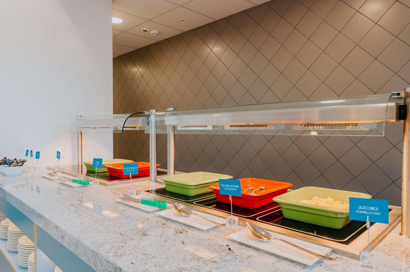 Hampton-By-Hilton-Warsaw-Reduta-Restaurant-44