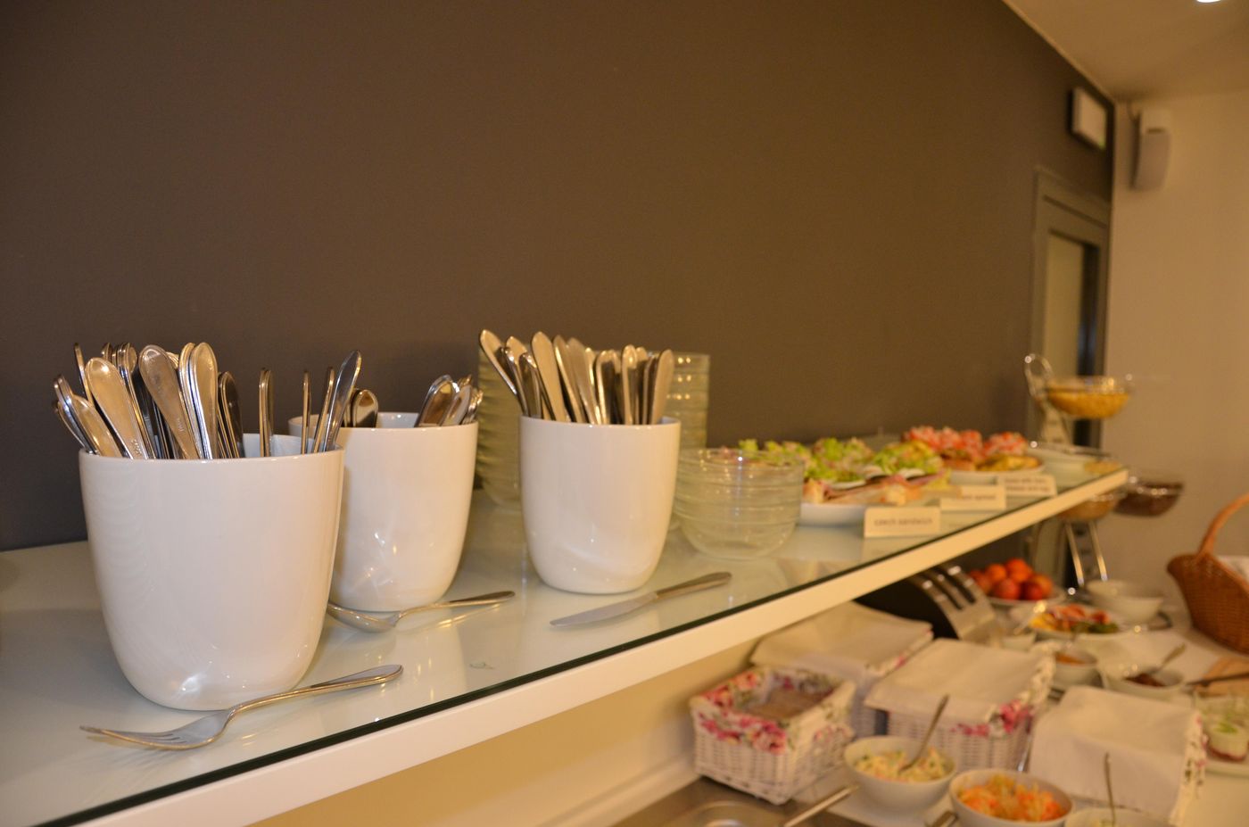 Pure-White-Restaurant-18