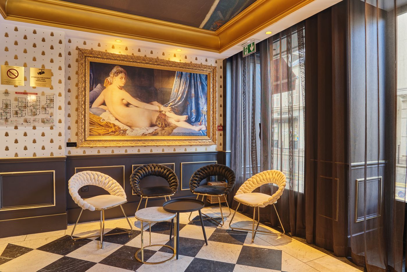 Hotel-Eiffel-Petit-Louvre-Lobby-7