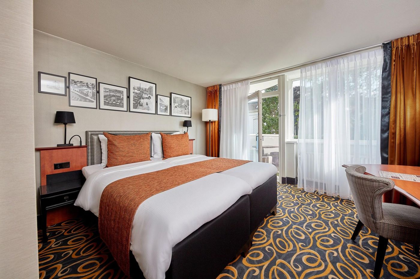 Carlton-Square-Room-6