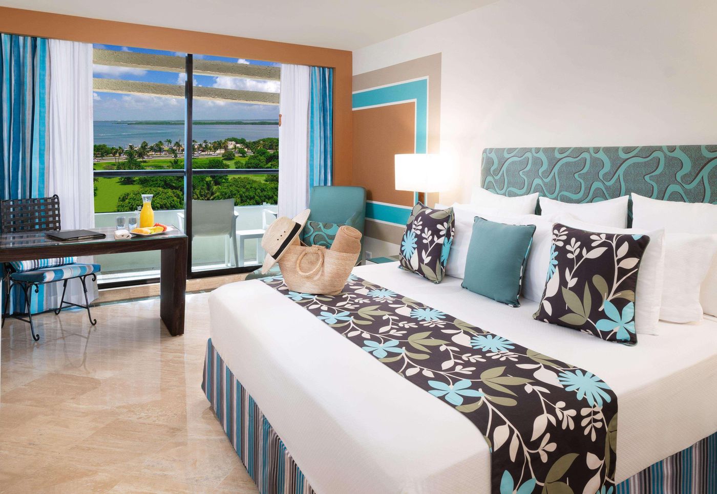 The-Pyramid-at-Grand-Oasis-Room-43