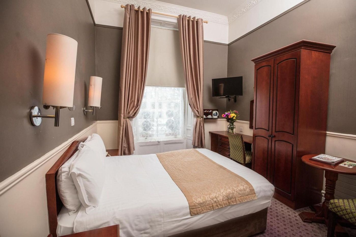 The-Lansdowne-Hotel-Room-4