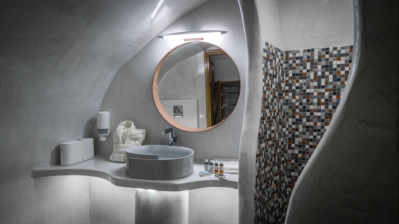 Elite-Luxury-Suites-Room-32