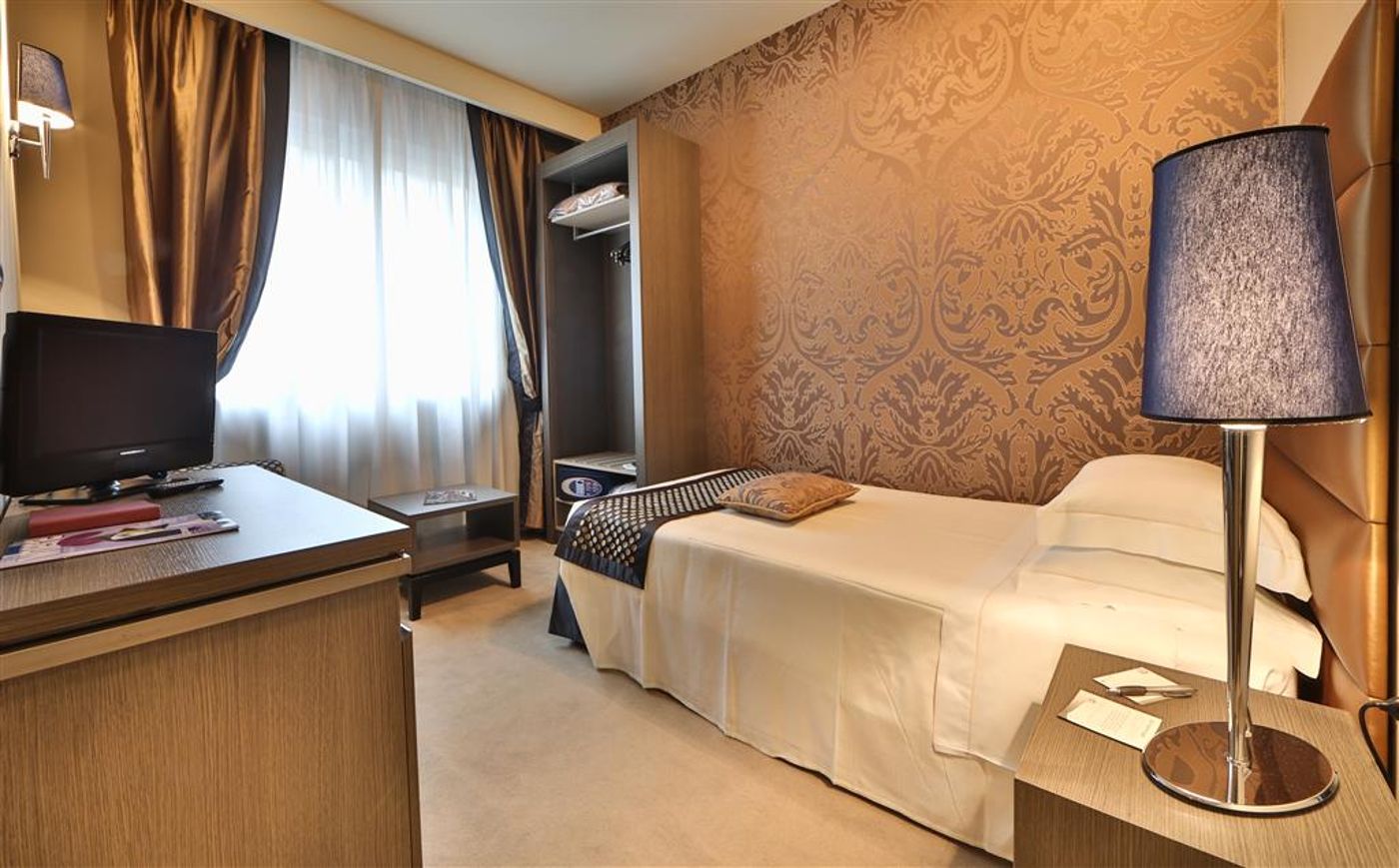 Hotel-Mozart-Room-8