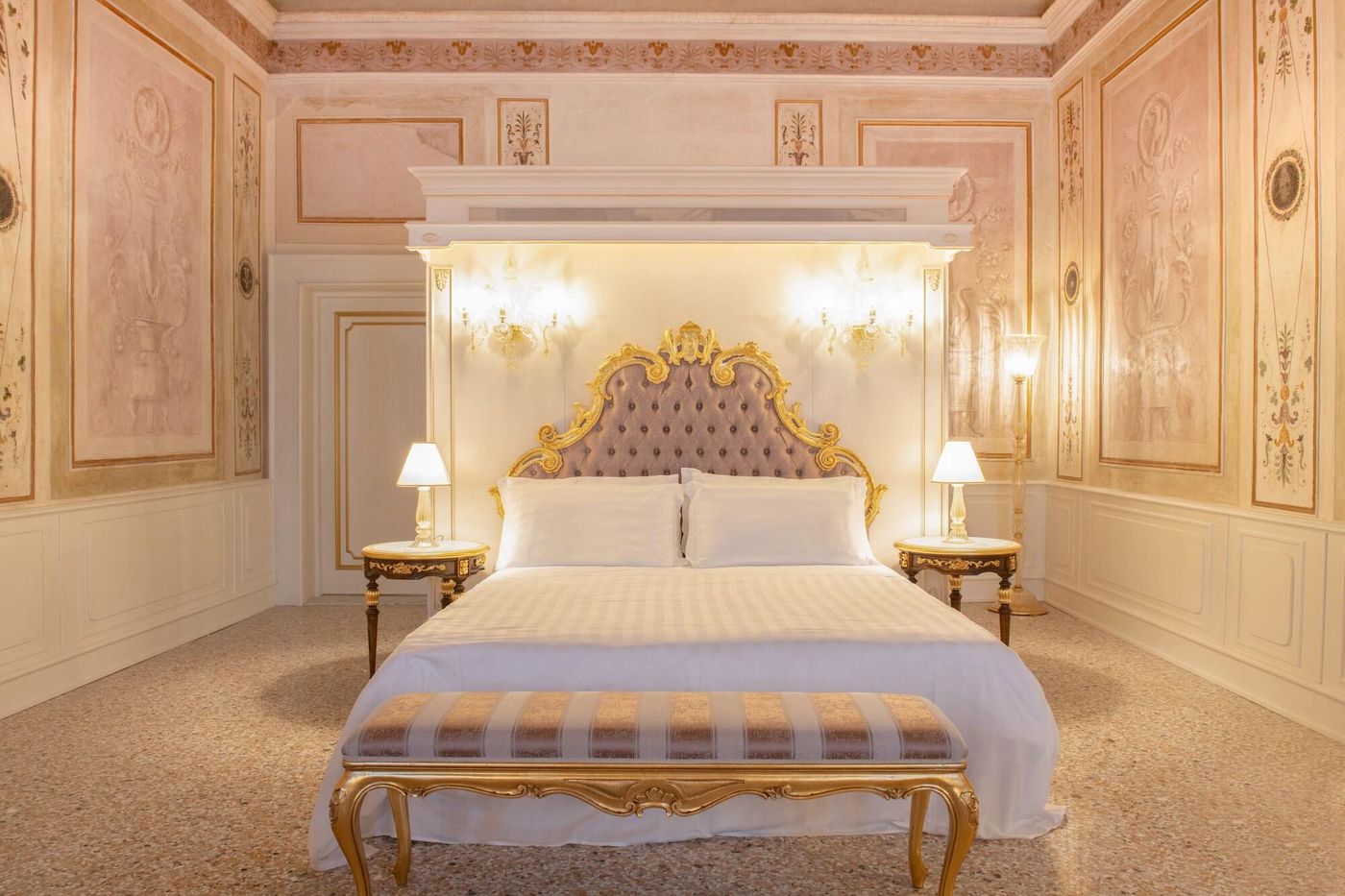 Ca-Bonfadini-Historic-Experience-Room-22