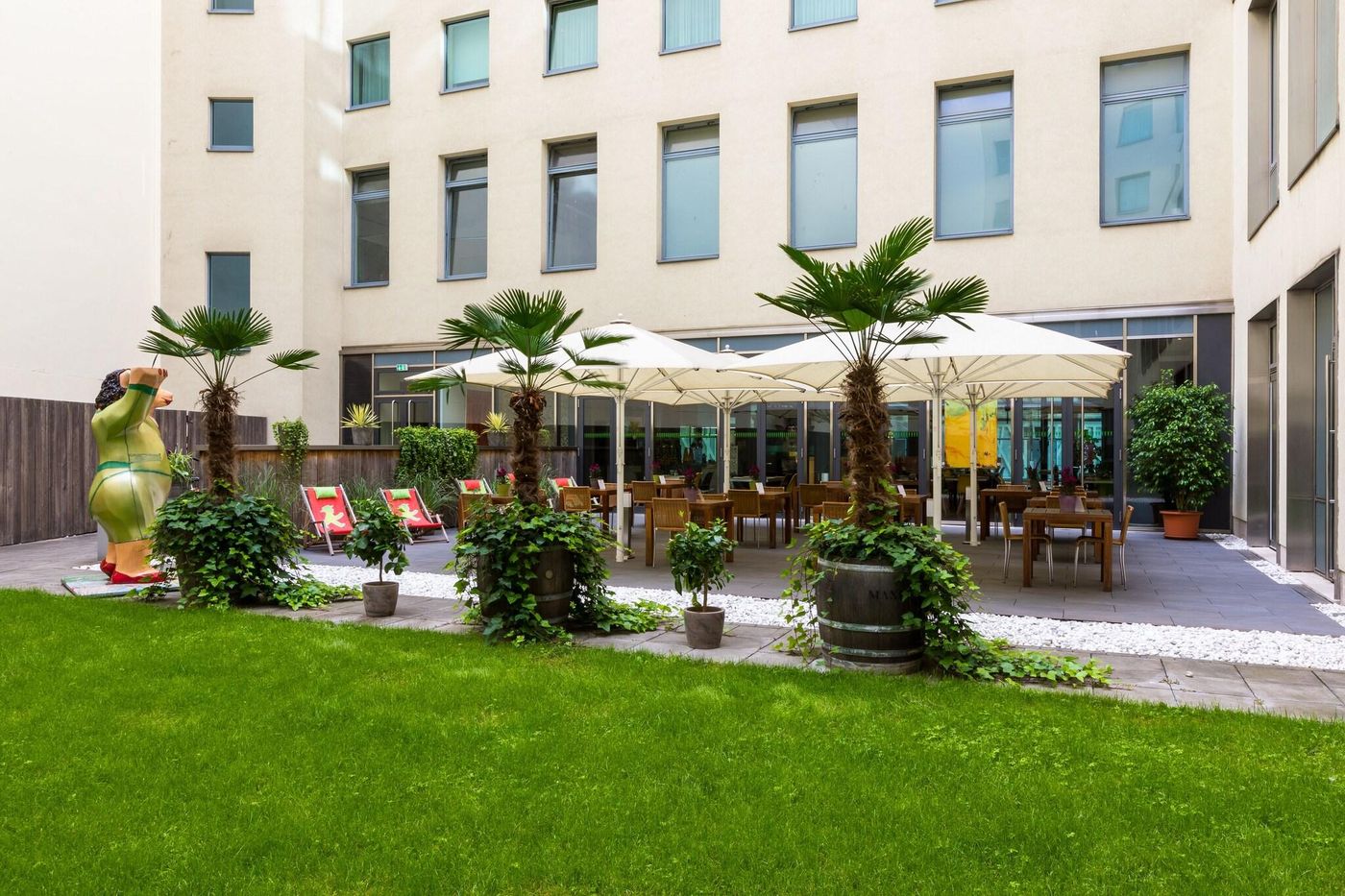 Lindner-Hotel-Berlin-Ku-damm--part-of-JdV-by-Hyatt-Terrace-2