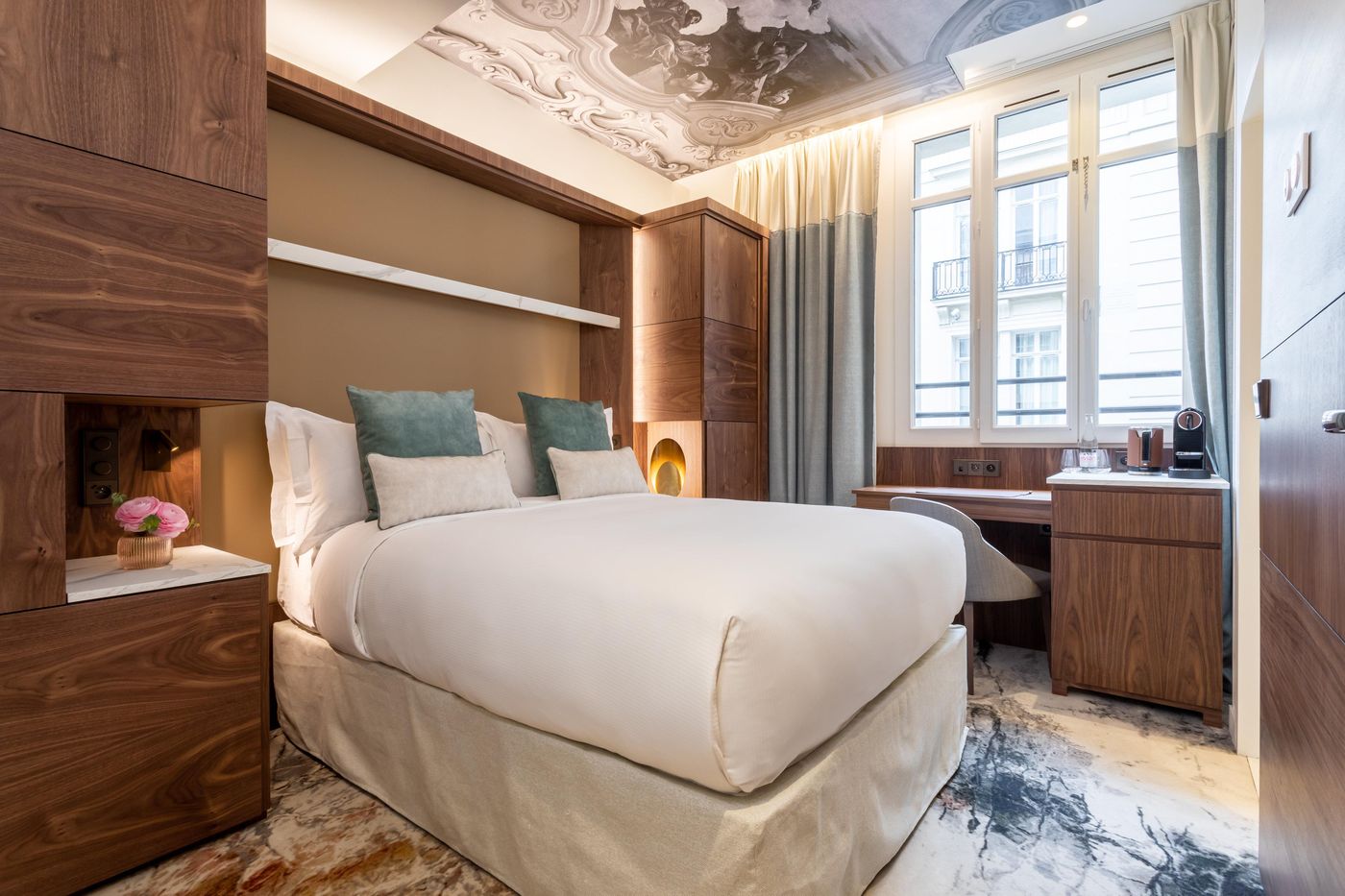 InterContinental-Paris---Champs-Elysees-Etoile--an-IHG-Hotel-Room-26