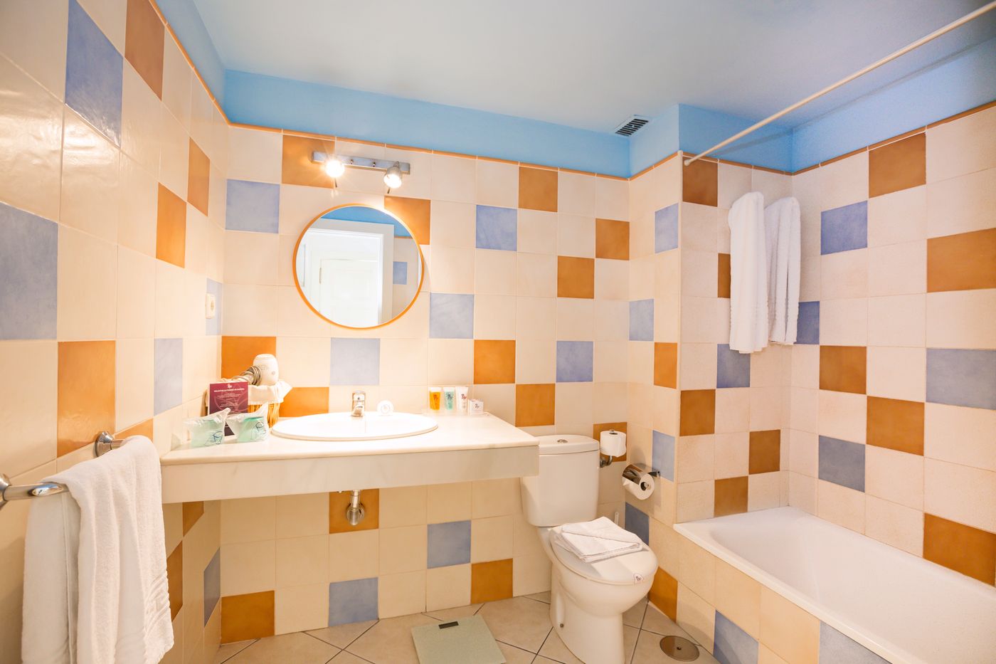 Apartamentos-LIVVO-Puerto-de-Mog--n-Room-25