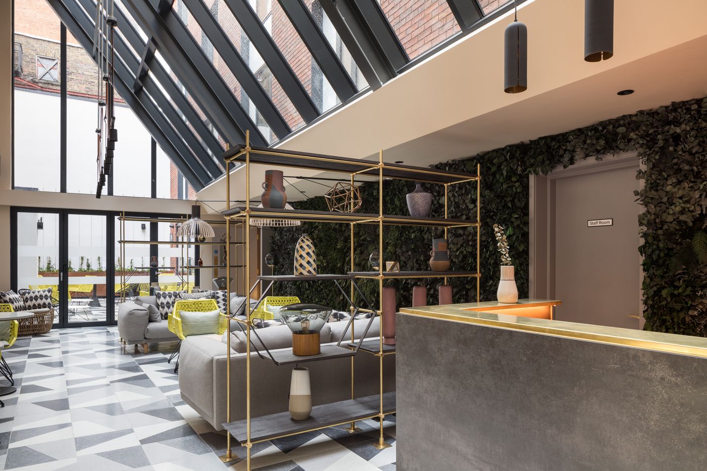 Zanzibar Locke, Ha'Penny Bridge - Ireland - Dublin - Lobby - 2