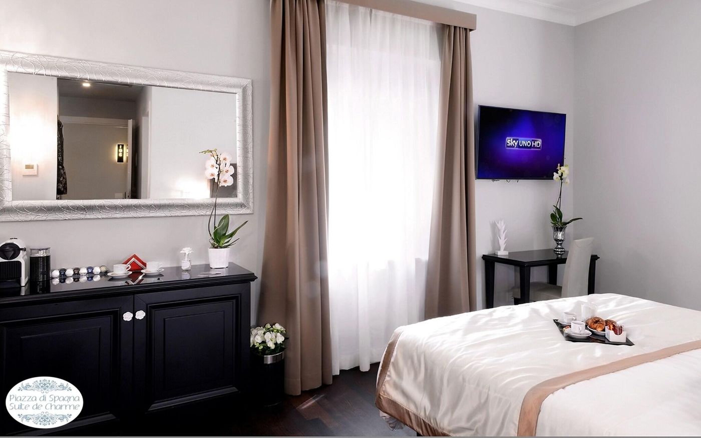 Piazza-Di-Spagna-Suite-De-Charme-Room-5