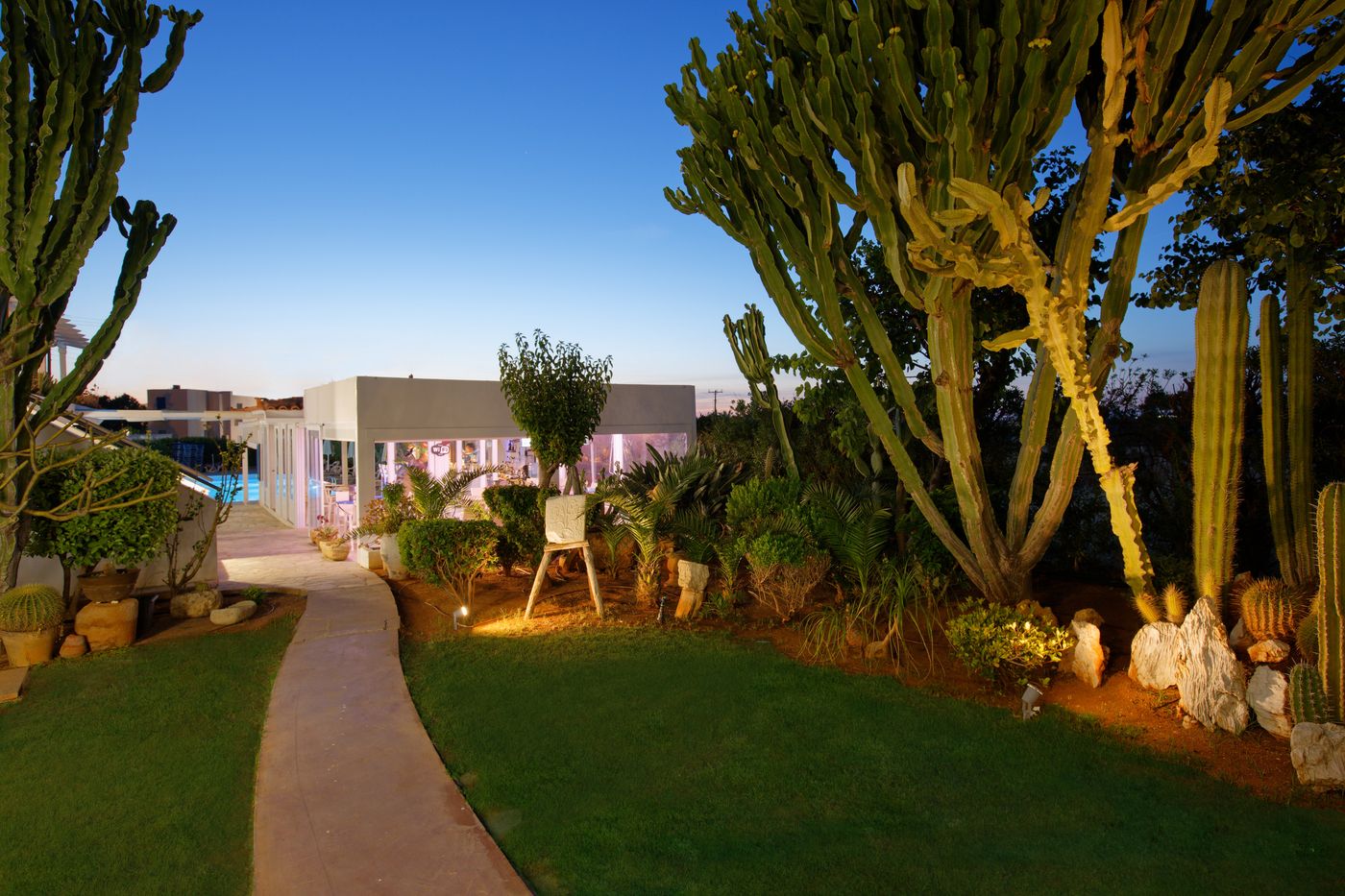 Oasis-Hotel-Terrace-10