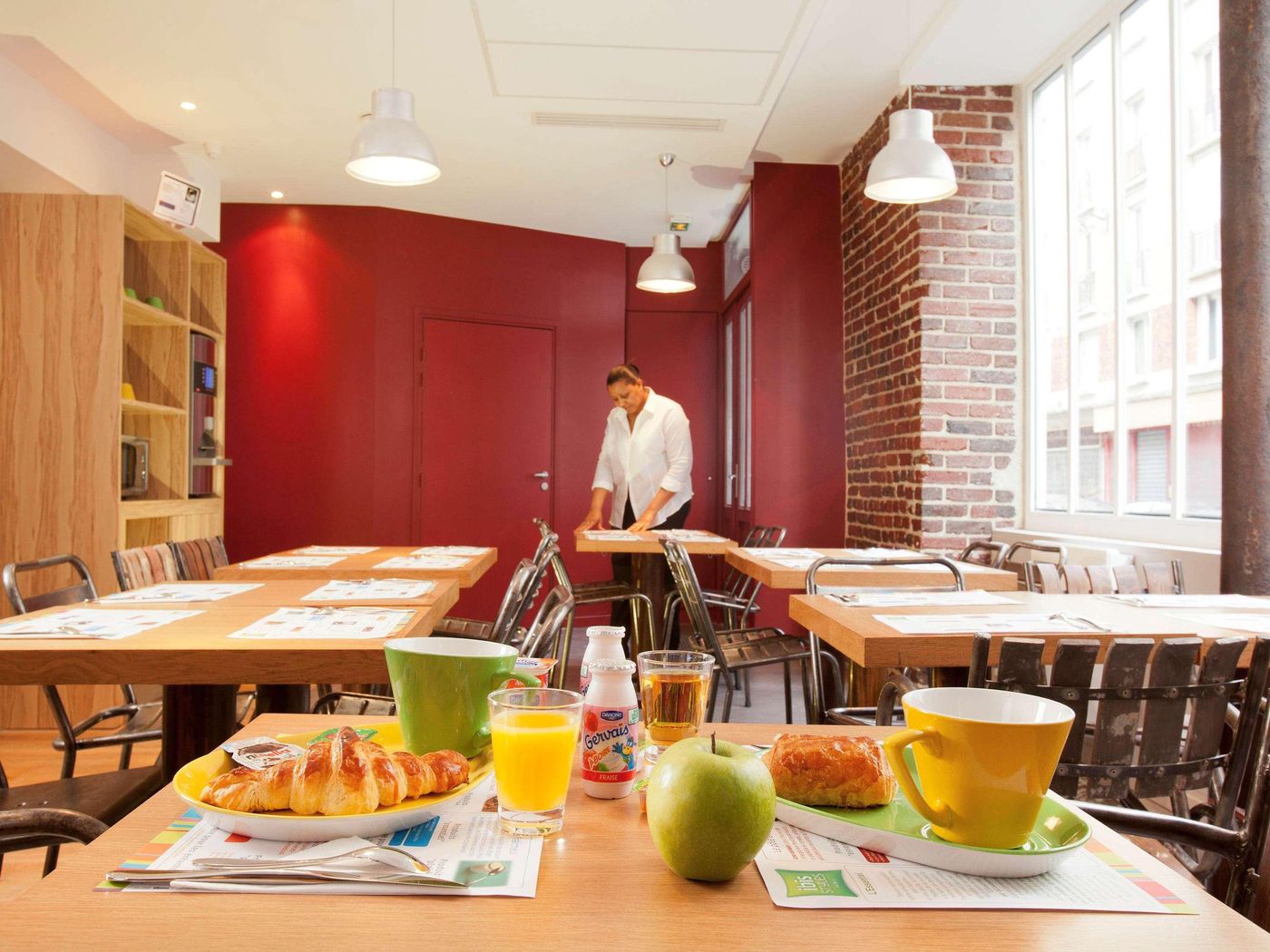 ibis-Styles-Paris-Montmartre-Nord-Restaurant-46