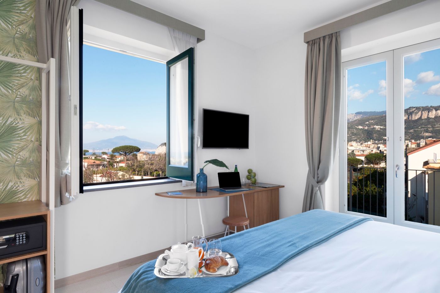 Unconventional-Sorrento-Coast-General-view-38