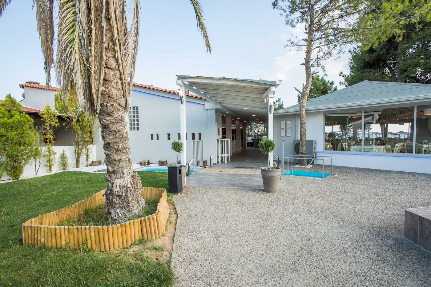 Coral-Blue-Beach-Lobby-30