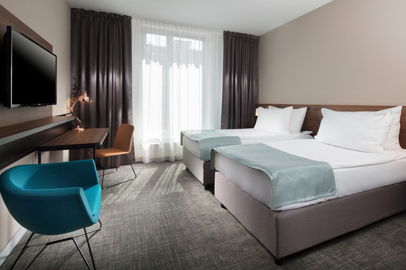 Holiday-Inn-Prague-Congress-Centre-Room-22