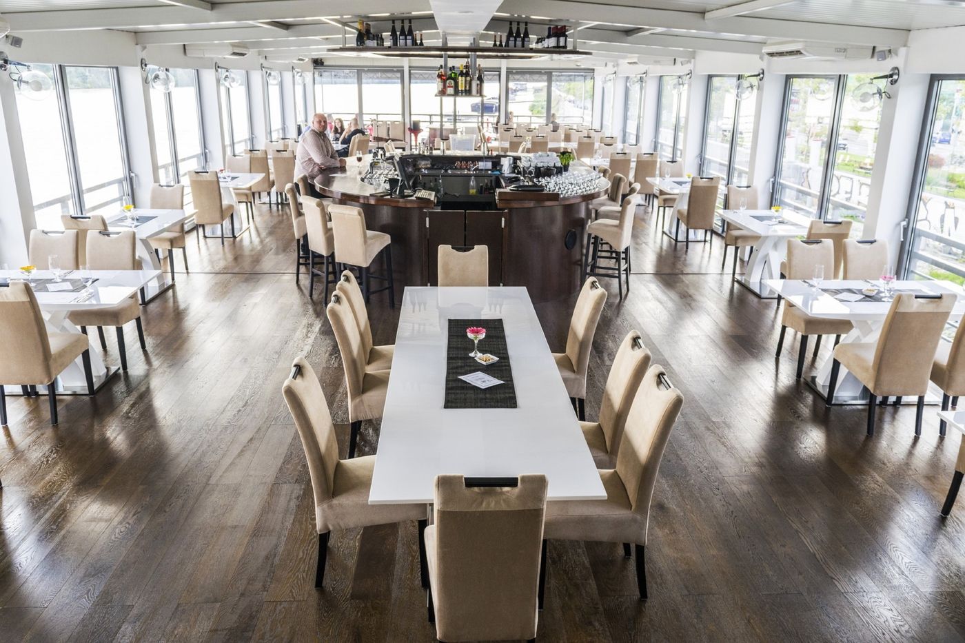 Botel Gracia-Slovakia-BRATISLAVA-Restaurant-9