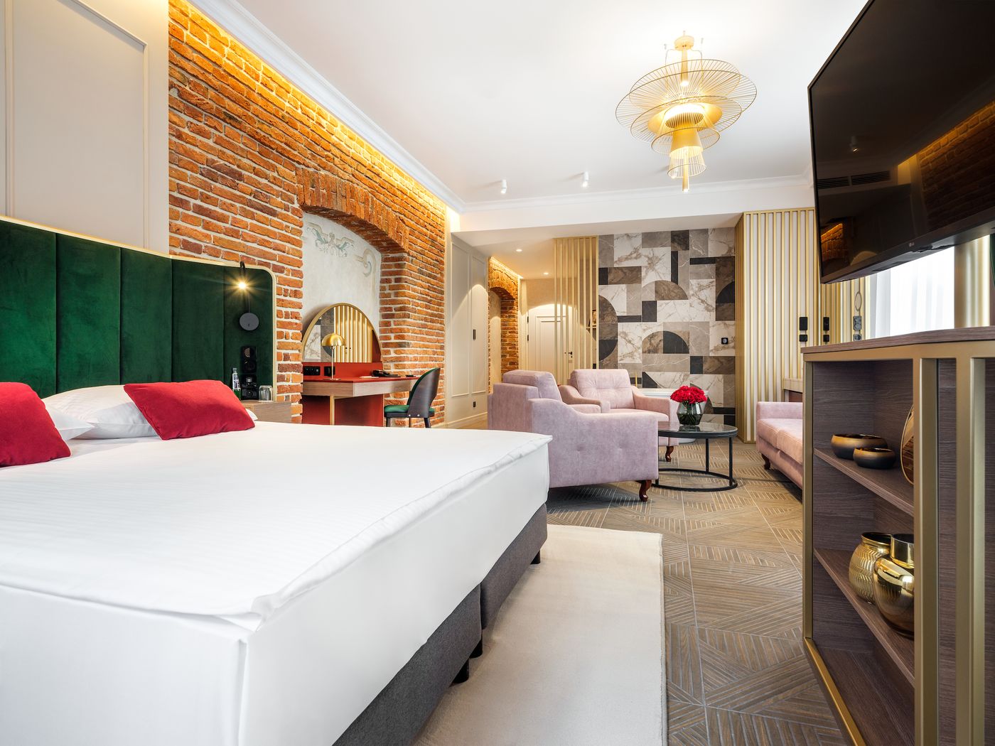 Hotel-Golden-Queen-Room-4