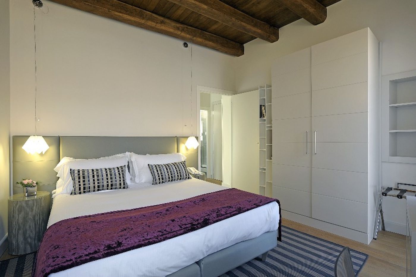 Trevi-Palace-Luxury-Inn-Room-15