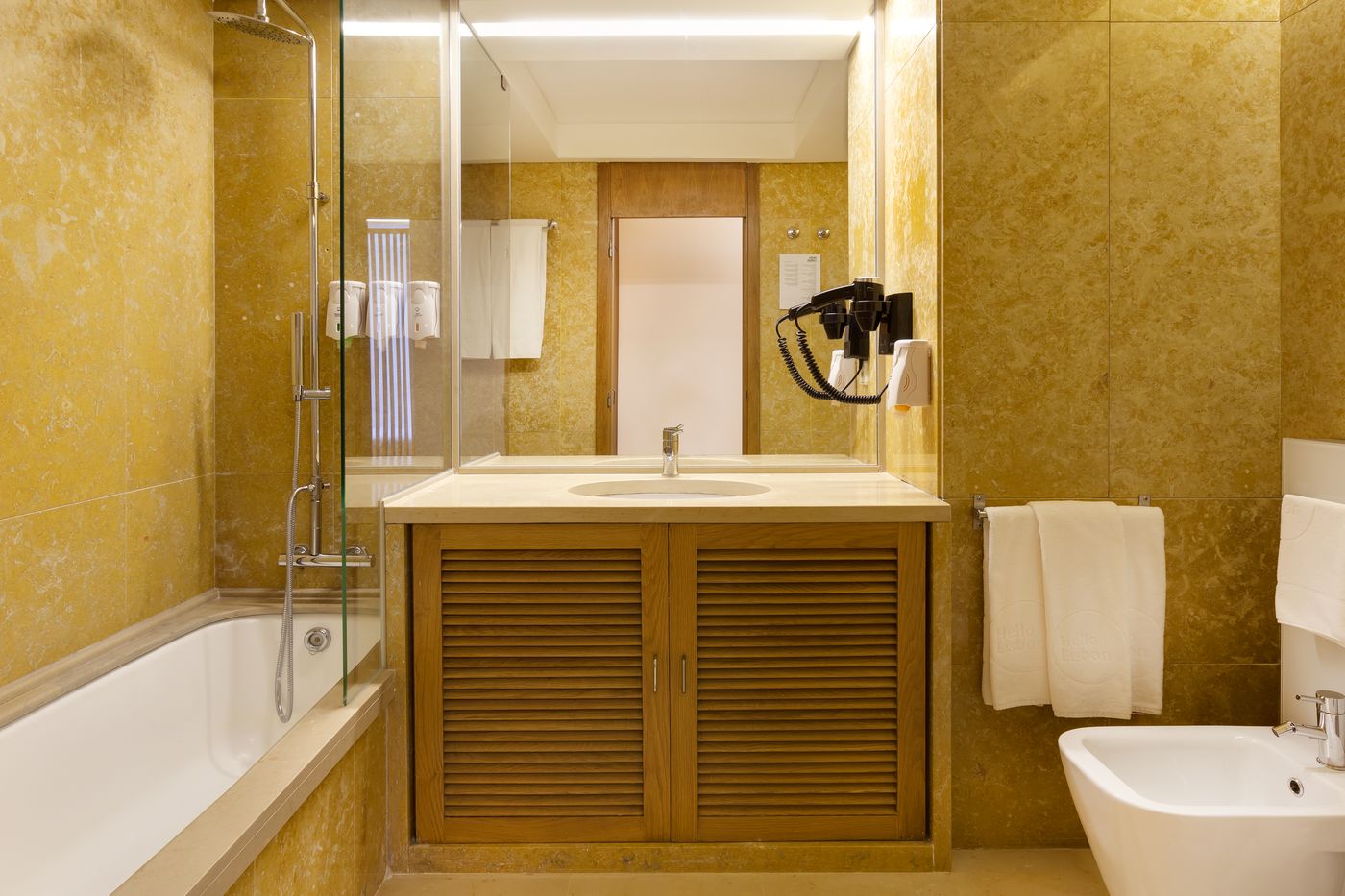 Hello-Lisbon-Marques-de-Pombal-Room-35