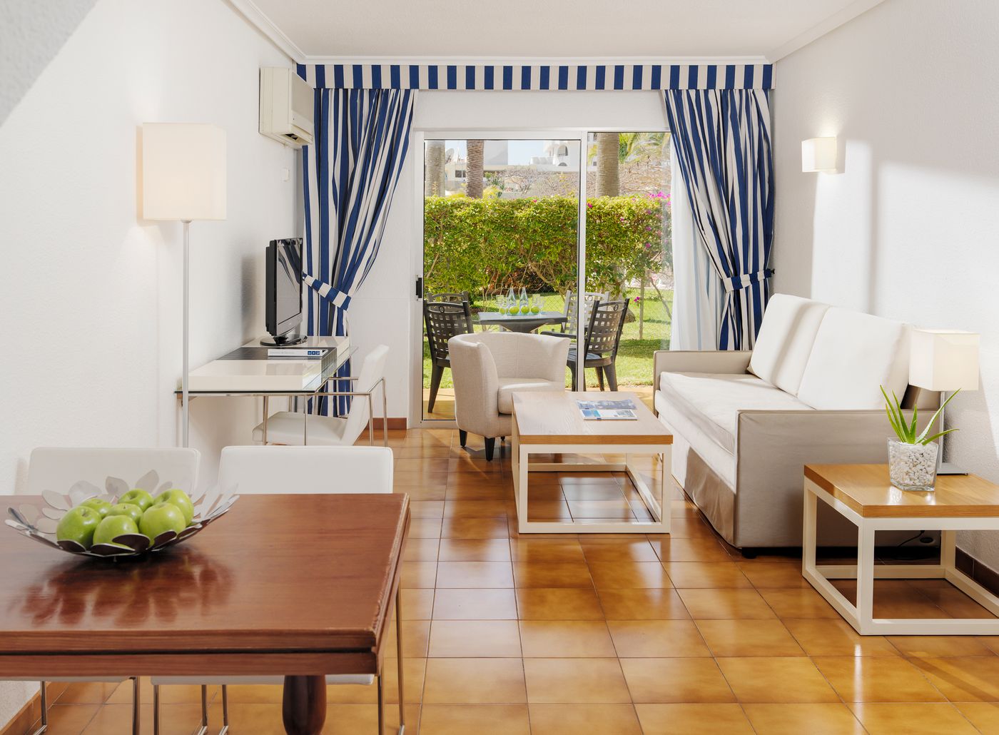 H10-Las-Palmeras-Room-22