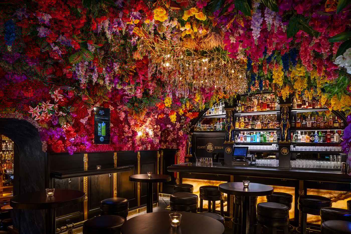 Hotel-U-Zlateho-Stromu-Prague-by-BHG-Bar-25