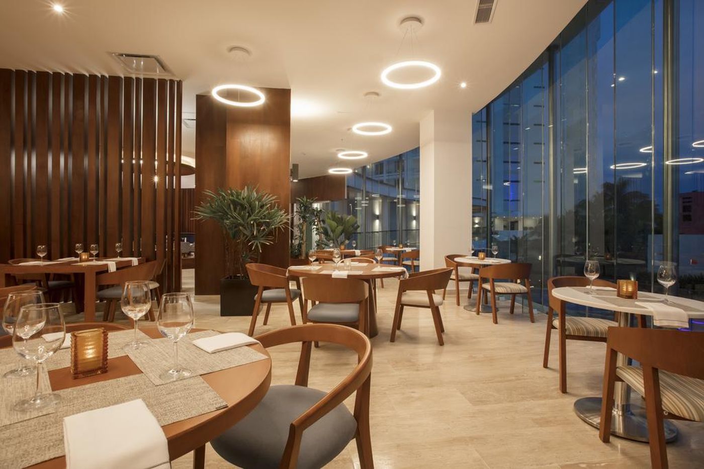 Krystal Grand Punta Cancun