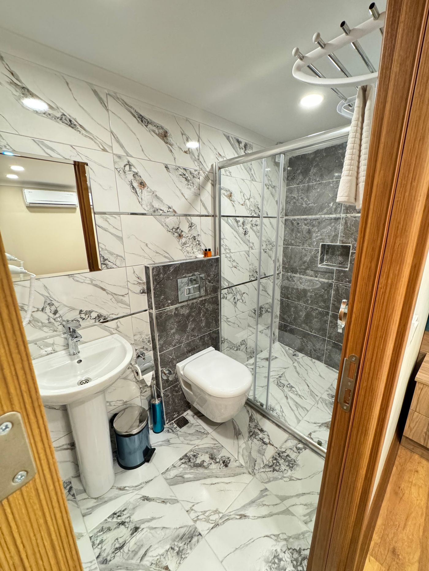 Riverside-Hotel-Room-26