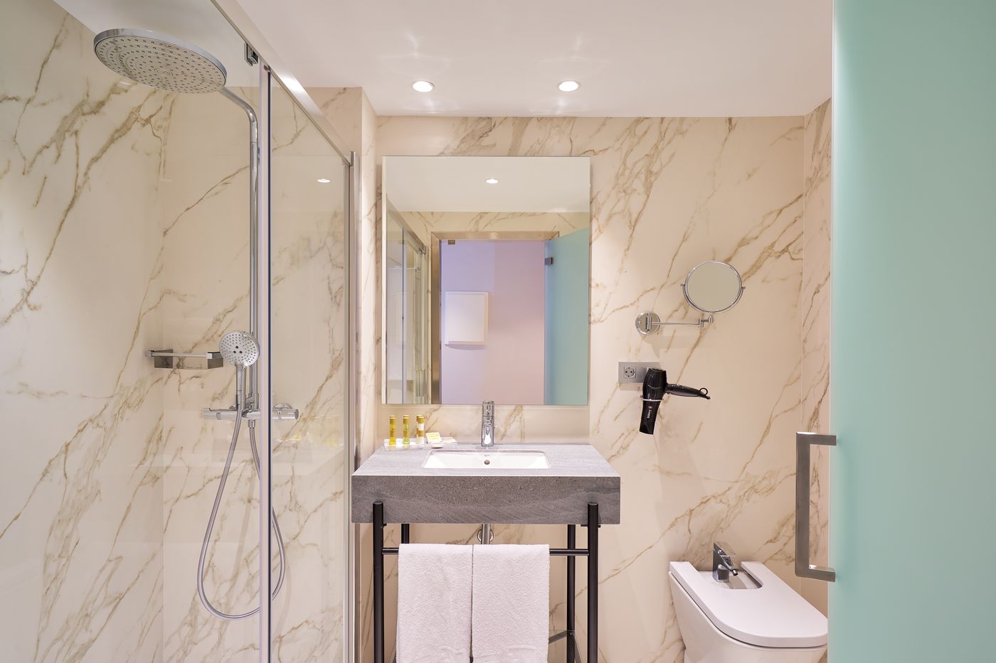 Eurostars-Astoria-Room-23