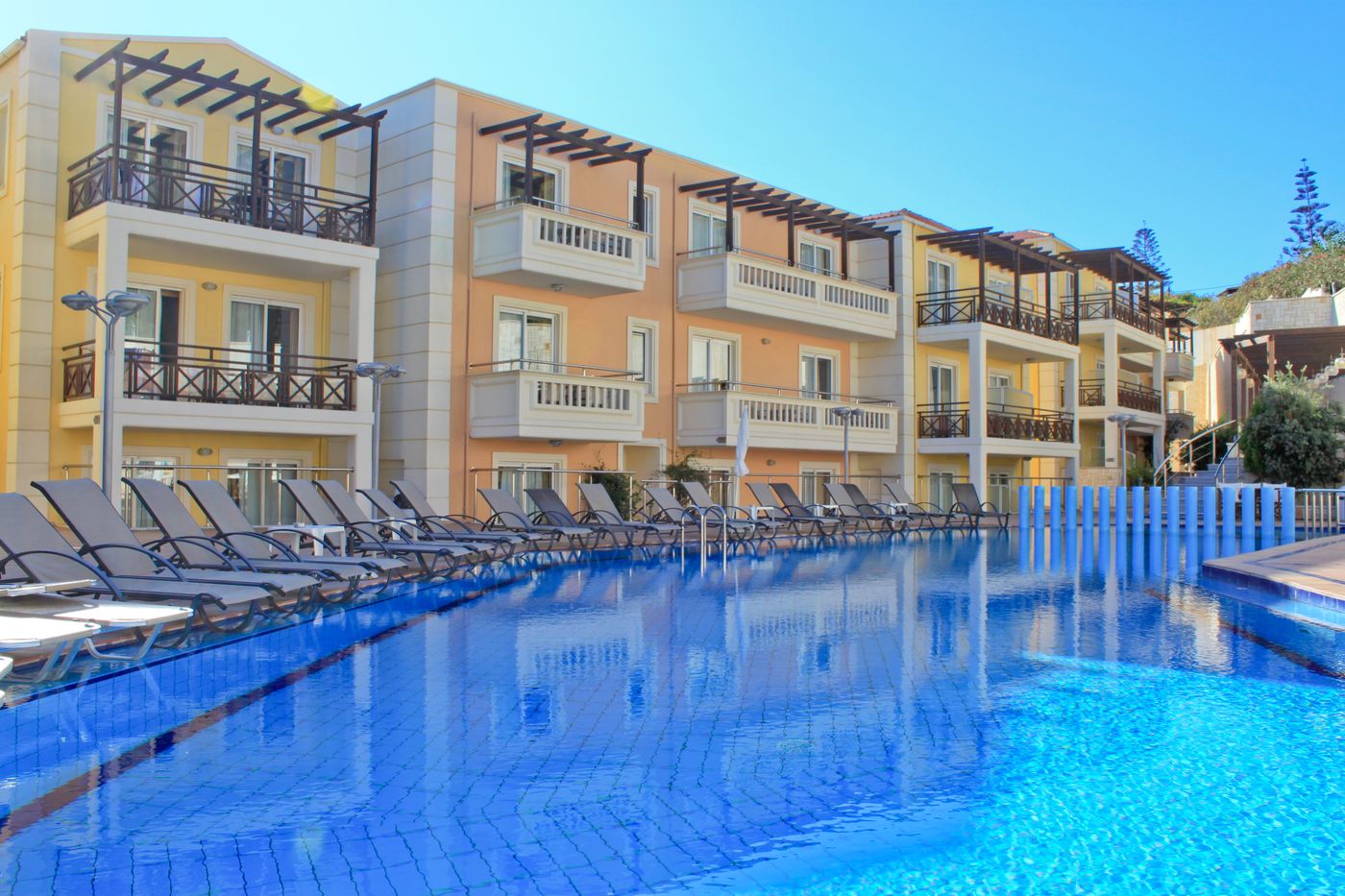Porto-Kalamaki-Hotel-Apartments-Pool-1