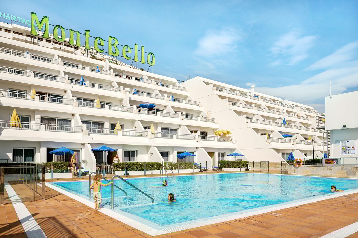 Servatur-Montebello-Apartments-Pool-5