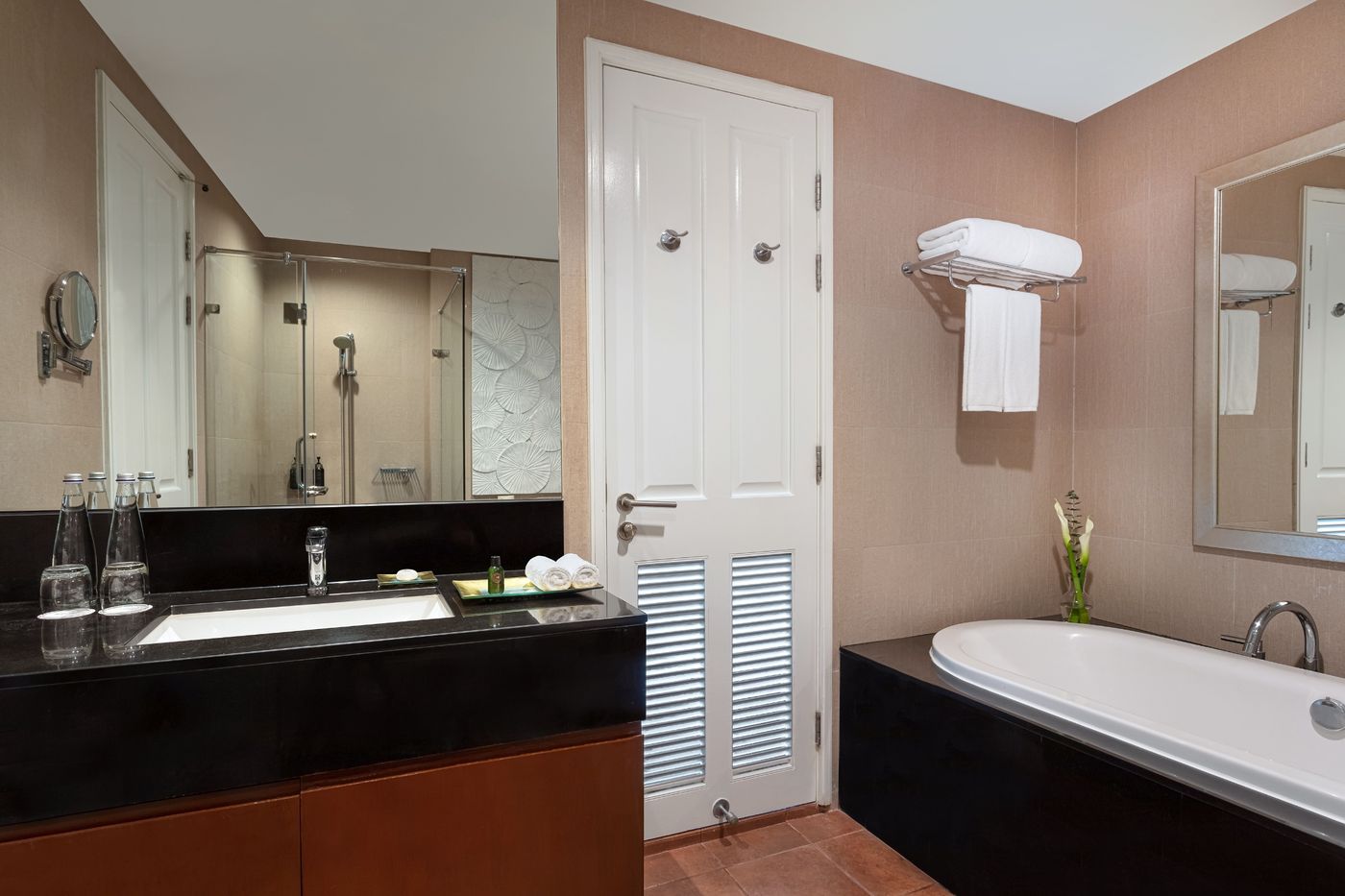 Dusit-Suites-Hotel-Ratchadamri--Bangkok-Room-21