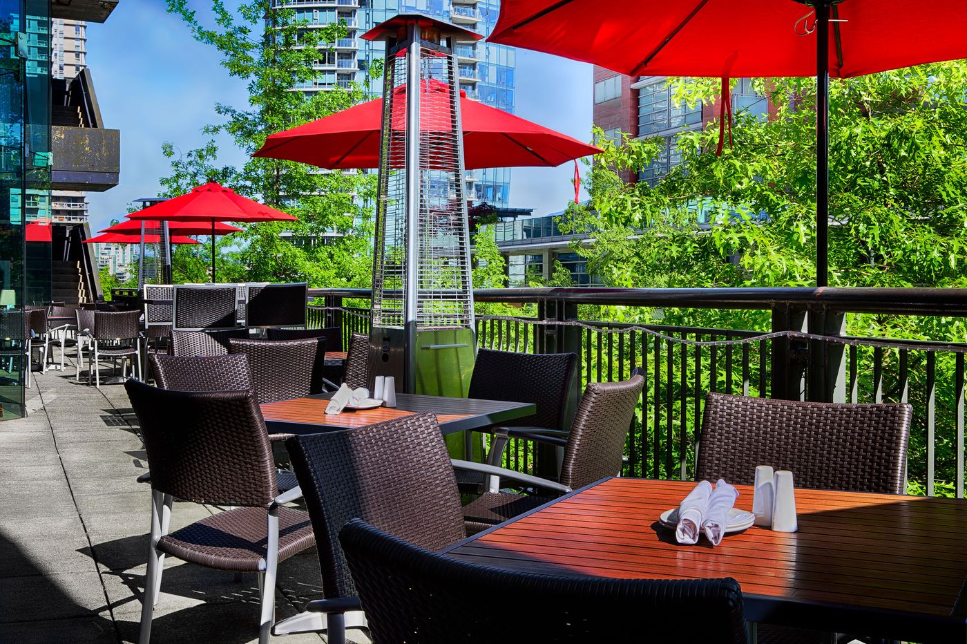 Pinnacle-Hotel-Harbourfront-Restaurant-25