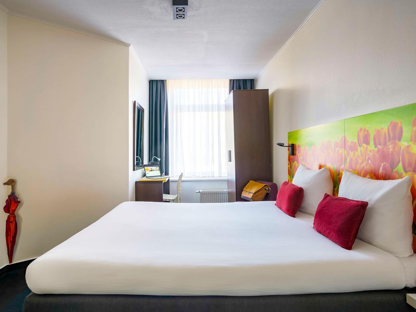 ibis-Styles-Amsterdam-City-Room-24