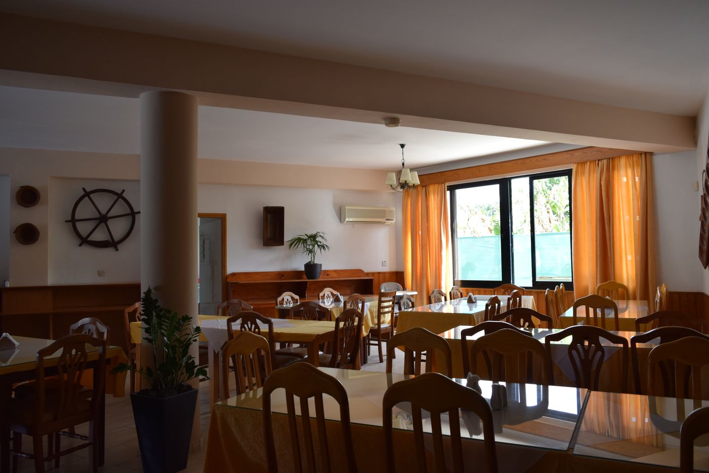 Anna-Hotel-Apartments-Restaurant-39
