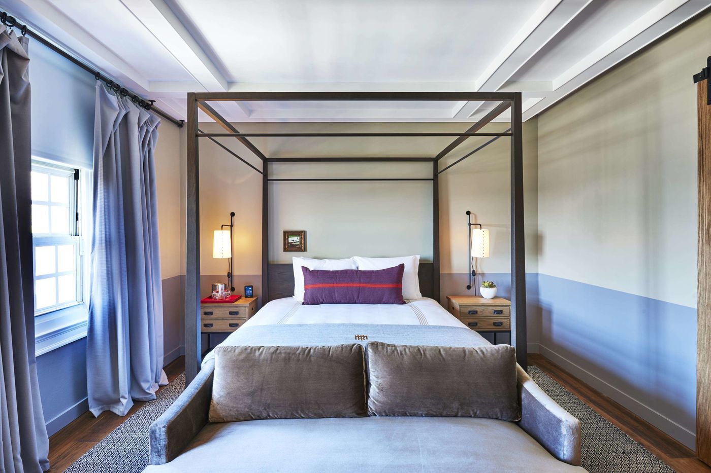 Hollywood-Roosevelt-Room-36