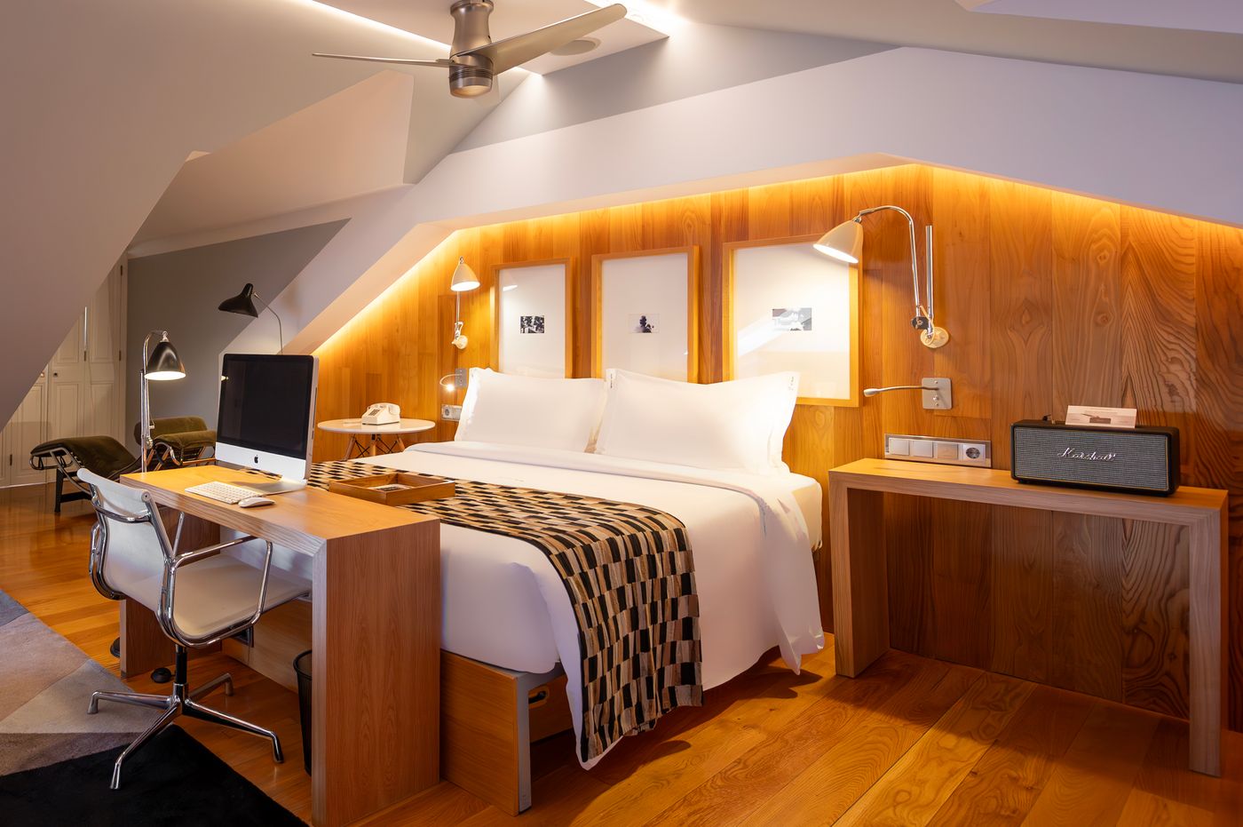 Browns-Downtown-Hotel-Room-16