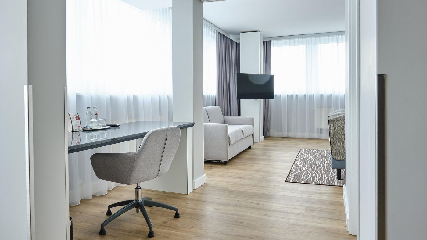 Holiday-Inn-Berlin-Airport-Conference-Center-Room-37