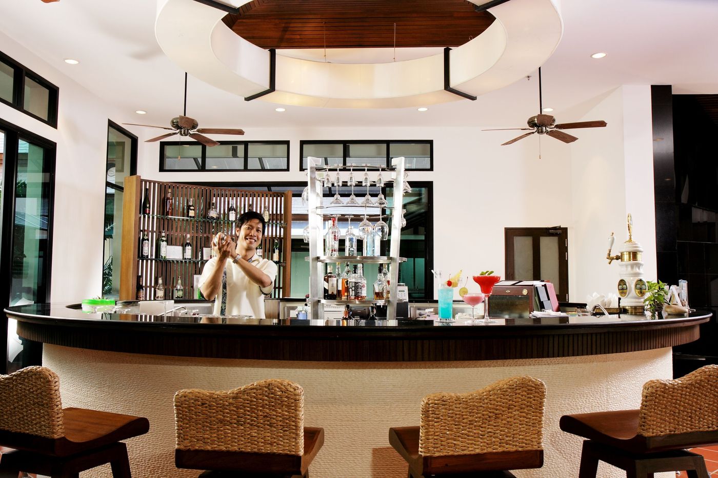 Alpina-Phuket-Nalina-Resort---Spa-Bar-40