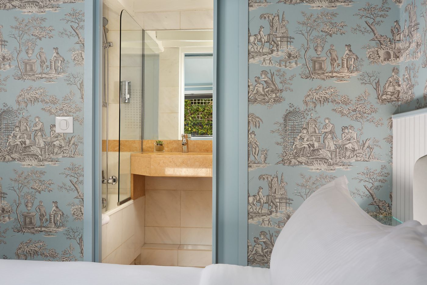 Saint-Germain---Paris-Room-40