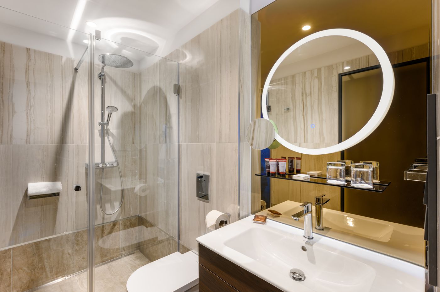 Hotel-Emerald---Suites-Room-85