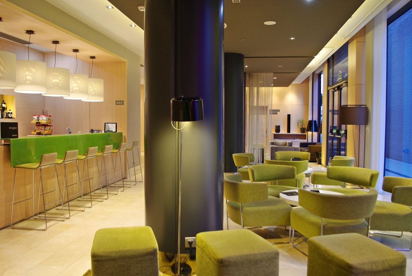 Doubletree-By-Hilton-Girona-Bar-39