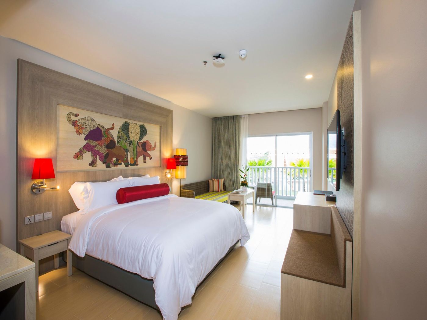 Ramada-By-Wyndham-Phuket-Deevana-Room-28