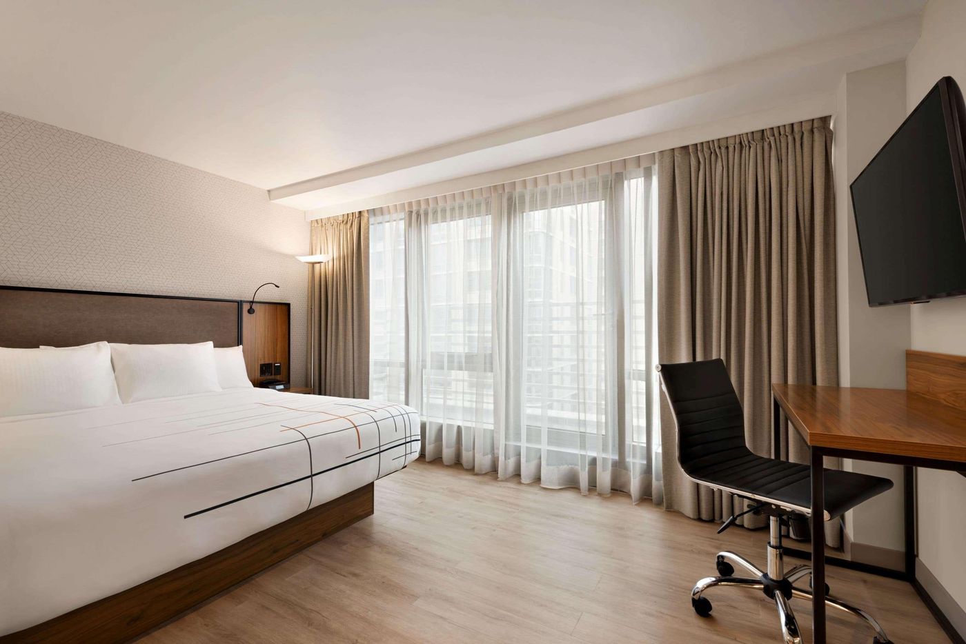 La-Quinta-Inn-and-Suites-Times-Square-South-Room-25