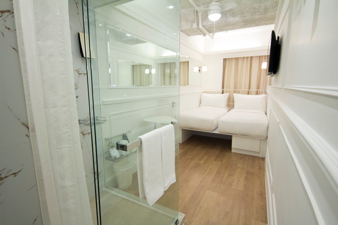 Mini-Hotel-Causeway-Bay-Room-11
