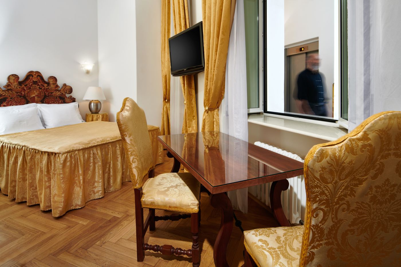 Charles-Bridge-Palace-Room-22