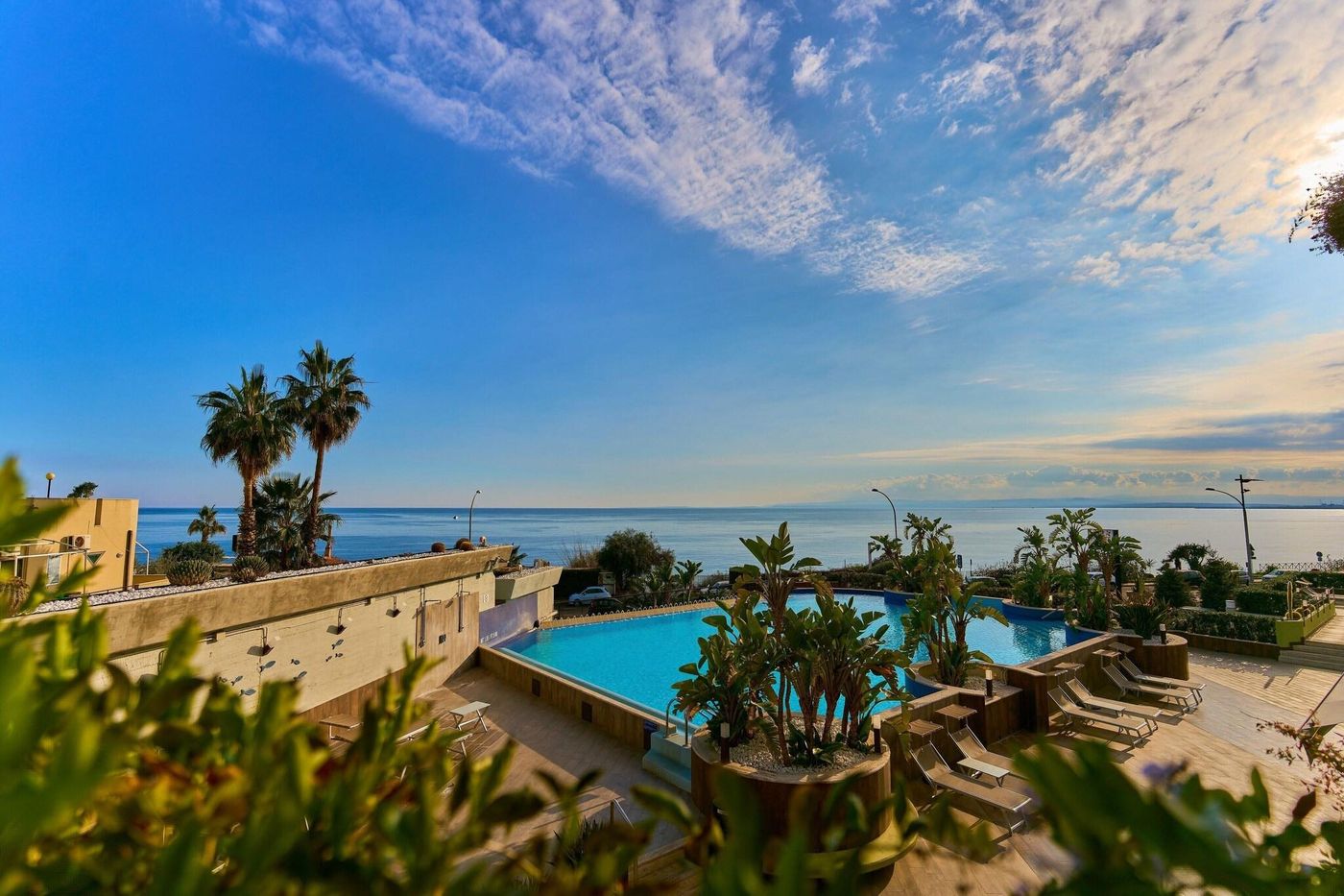 Sheraton-Catania-Pool-93