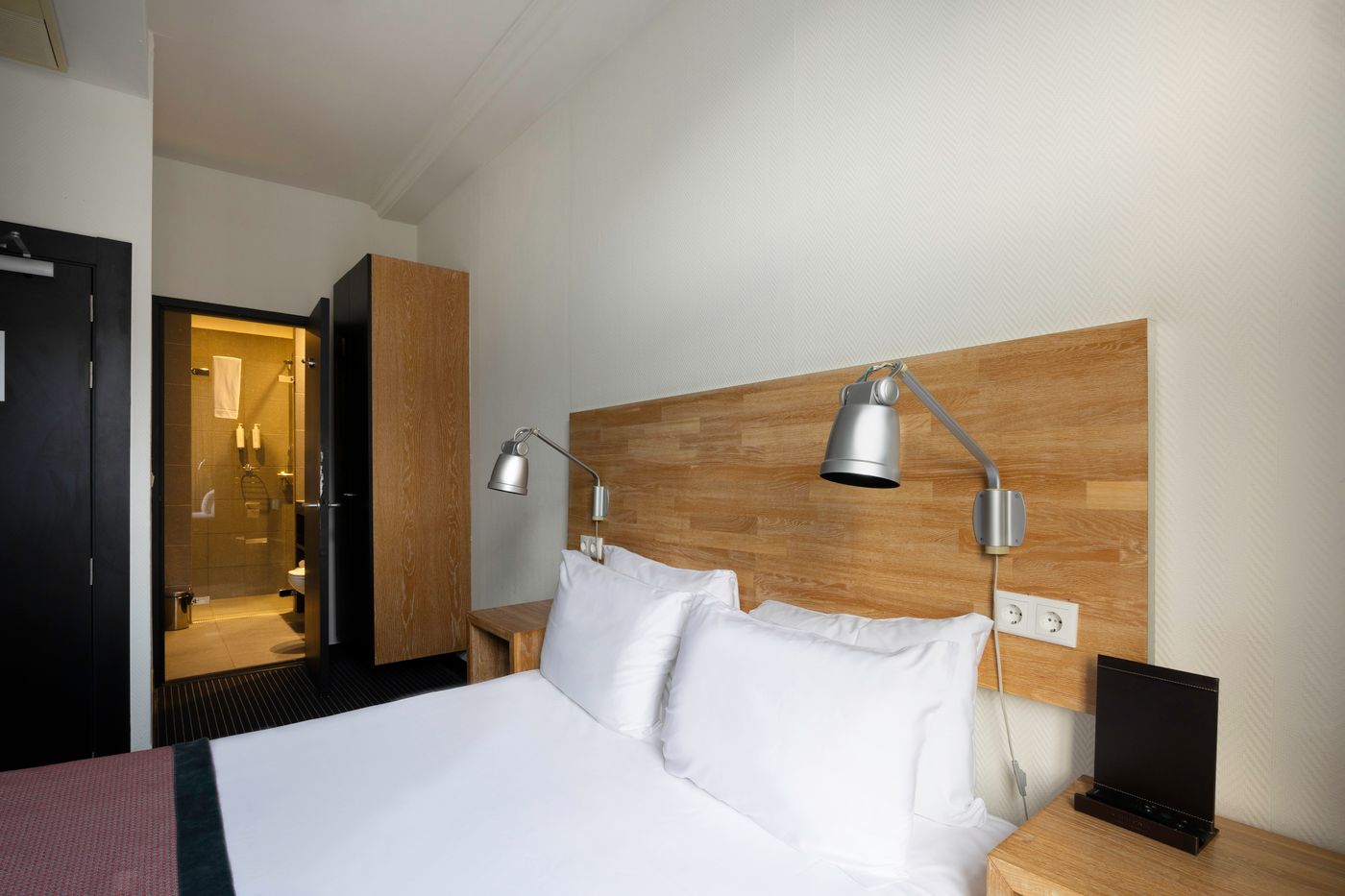 Catalonia-Vondel-Amsterdam-Room-52