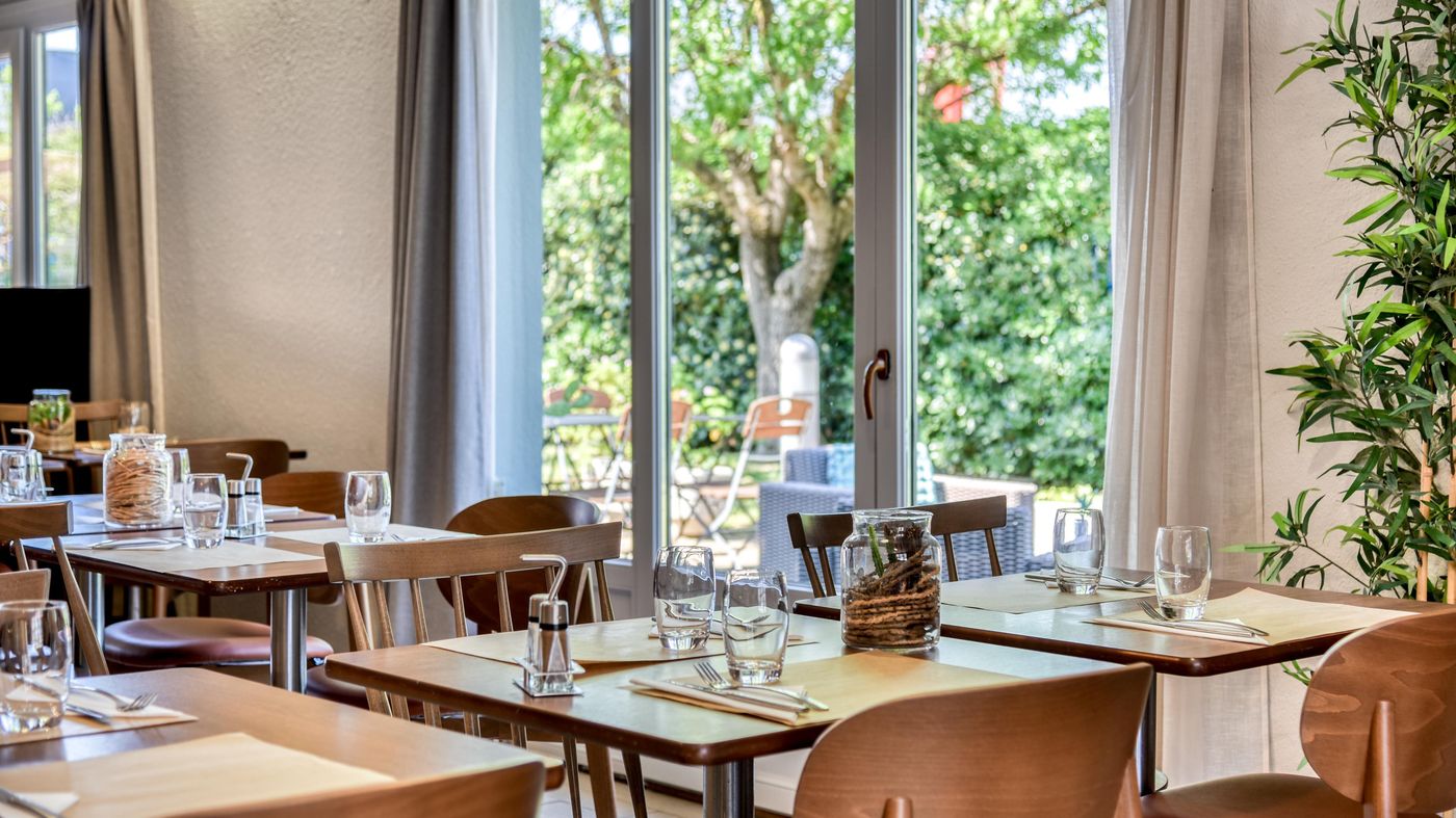 Campanile-Paris-Ouest---Nanterre---La-Defense-Restaurant-12