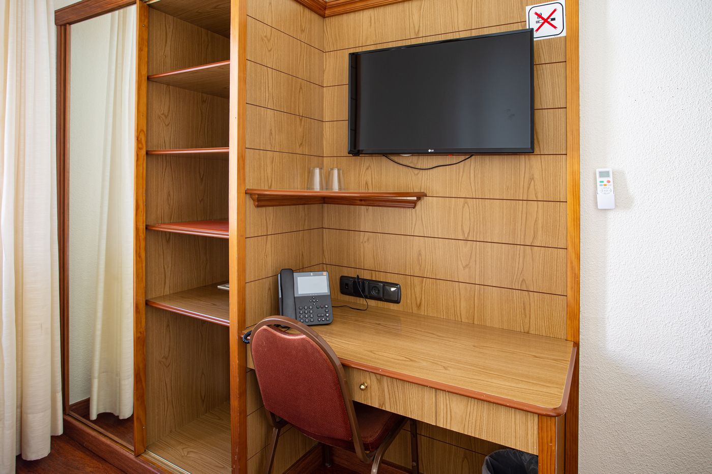 Aquaria-Negresco-Room-10